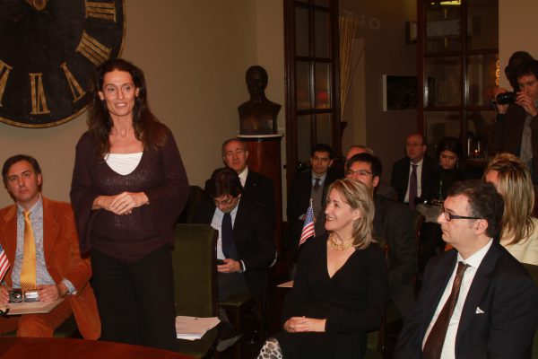 UFFICIO STAMPA PREMIO GIONALISTICO AMERIGO 2010
IL PRESIDENTE NAZIONALE DI AMERIGO MASSIMO CUGUSI PCONSEGNA IL PREMIO SPECIALE AL GIORNALISTA GIOVANNI LANI PRESENTE IL REGISTA MAX BARTOLI 
CGE FOTOGIORNALISMO