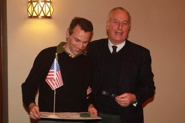 UFFICIO STAMPA PREMIO GIONALISTICO AMERIGO 2010
IL PRESIDENTE NAZIONALE DI AMERIGO MASSIMO CUGUSI PCONSEGNA IL PREMIO SPECIALE AL GIORNALISTA GIOVANNI LANI PRESENTE IL REGISTA MAX BARTOLI 
CGE FOTOGIORNALISMO